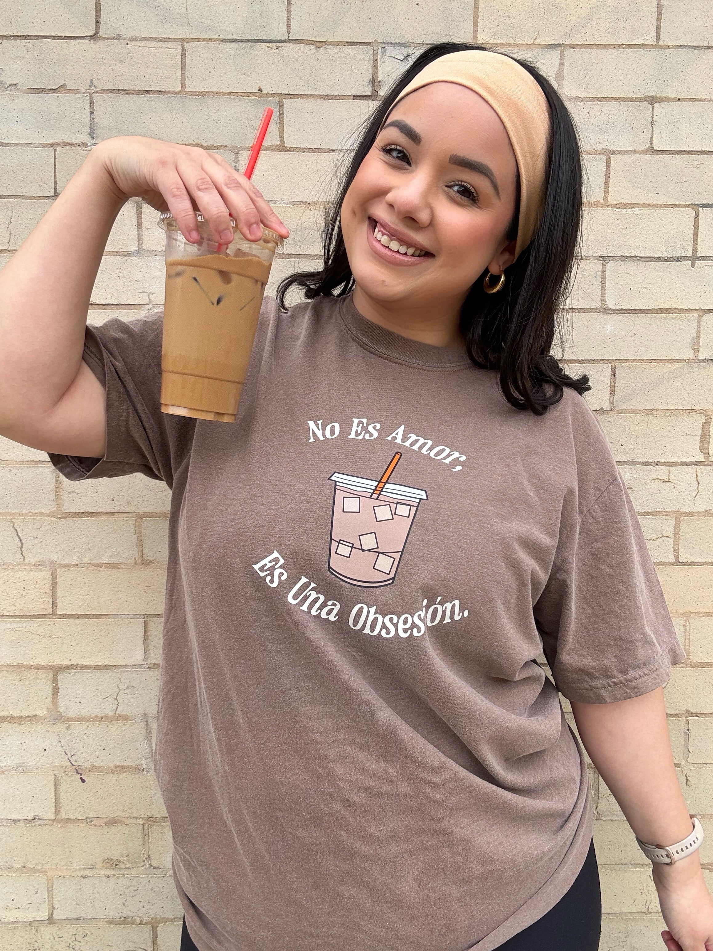 No Es Amor Iced Coffee T-Shirt (Espresso) – Werk Mija
