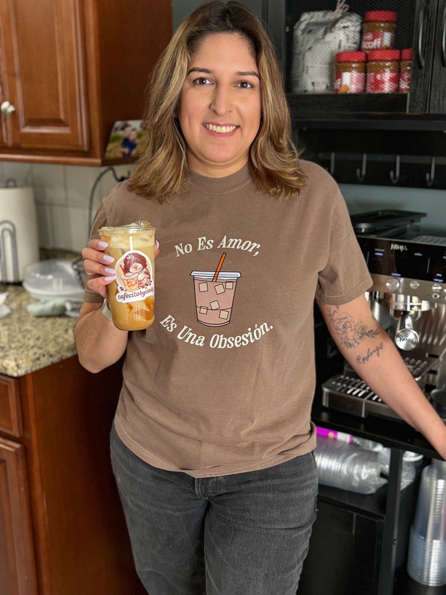 No Es Amor Iced Coffee T-Shirt (Espresso)